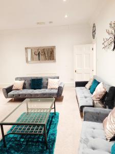 HeadsonBed Spacious Excel Canarywharf Apartment for the Larger Group near Blackwall Station