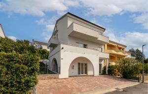 1 Bedroom Awesome Apartment In Dramalj 