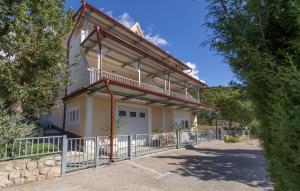 Amazing Apartment In Stinica 