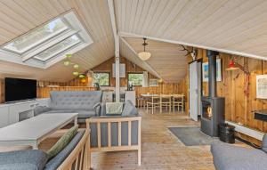 4 Bedroom Lovely Home In Blåvand