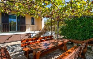 2 Bedroom Amazing Apartment In Fazana