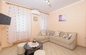 Lovely Apartment In Senj With Wifi 