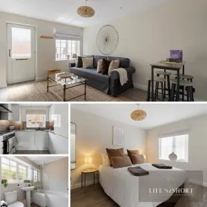 11 Friernhay Court - Longdown