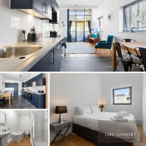 Smythen St, 2 bed apartment with balcony - Upton Pyne