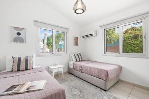 Ivy Blue Villa by Nomads - Short Walk to Coral Bay