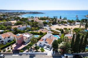 Ivy Blue Villa by Nomads - Short Walk to Coral Bay - 4hvězdičkové hotely ve městě Pegeia