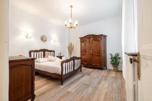 Large Central 2 Bdr & Garage