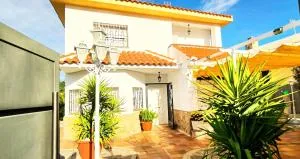 Villa Cristina con piscina privada y barbacoa cerca de Puy du Fou y Parque Warner - Cabañas de la Sagra