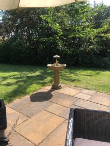 Woodlands Retreat, your own private lounge, bedroom, Bathroom and the use of a hot tub, we also live here