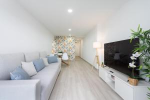 Home2Book Relaxing Poolside Escape, Arona