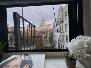 UES Manhattan ROOM #2 in Shared Apartment