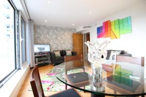 Aircon 2bed Flat in Chelsea outdoor Terrace