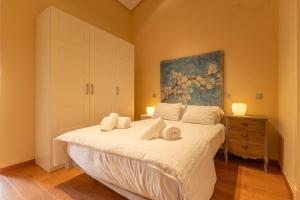 Quevedo Central Suite by Valcambre