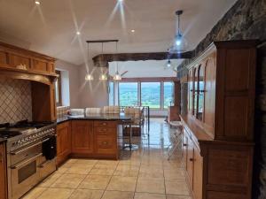 Lake View Farmhouse Escape