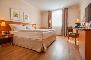 Business King Room with Garden View incl. Parking room in PhiLeRo Hotel Köln
