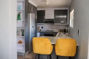 Centrally Located Luxurious Unit in CBD - 马塞卢