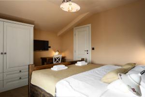 Mediterrane Steinvilla mit Privatpool, Whirlpool, Darts, Billard, Tischtennis, Gym