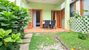 Charmantes Familienapartment nur 30 Meter zum Strand mit Steingrill