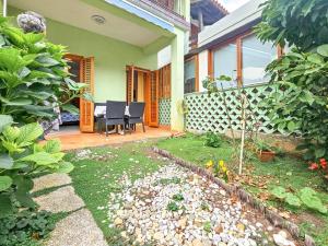 Charmantes Familienapartment nur 30 Meter zum Strand mit Steingrill 
