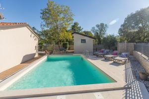 Malerische Villa mit Privatpool, mediterranem Garten, Outdoor-Kueche, Waschmaschine, Trockner 