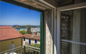 Rustikales Steinhaus nur 300 Meter zum Strand mit Meerblick, Grill, Terrasse