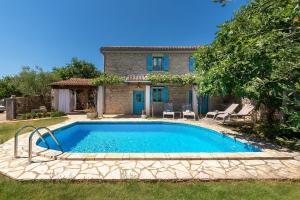 Mediterranes Steinhaus mit Privatpool, Sauna, Meerblick, Kamin, Sommerkueche 