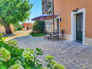 Komfortables Apartment mit Whirlpool, Pool, Klima, privater Terrasse - nur 5 km bis Porec