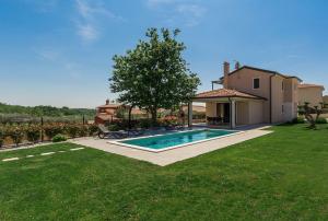 Moderne Villa mit Privatpool, Meerblick, Babybett, BBQ, klimatisierte Schlafzimmer - perfekt zum Bik 