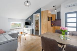 Traumhaftes Apartment mit Meerblick und privatem Balkon - nur 250 Meter zum Strand