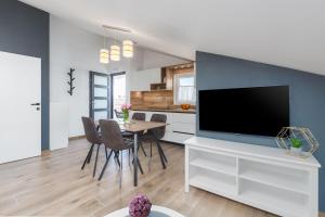 Modernes Apartment nur 250 Meter zum Strand mit privatem Balkon, Grill, WiFi