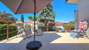 Am Strand gelegenes Ferienhaus mit Meerblick, Aussendusche, Grill 