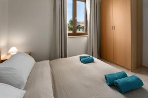 Extravagantes Apartment nur 100 Meter zum Strand mit Salzwasserpool und Jacuzzi