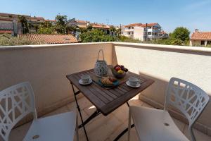 Extravagantes Apartment nur 100 Meter zum Strand mit Salzwasserpool und Jacuzzi