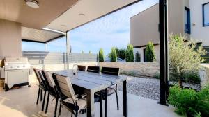 Top-modernes Ferienhaus unweit vom Strand mit Klima, WiFi, Grill