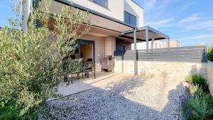 Top-modernes Ferienhaus unweit vom Strand mit Klima, WiFi, Grill 