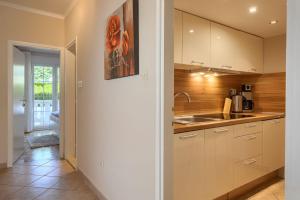 Idyllisches Apartment mit mediterranem Garten, BBQ - nur 15 Minuten zum Strand