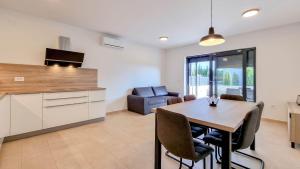 Top-modernes Ferienhaus unweit vom Strand mit Klima, WiFi, Grill 