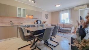 Traumhaftes Apartment mit tollem Lounge-Bereich, Steingrill, Waschmaschine, Klima 