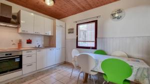 Besonderes Ferienhaus nur 50 Meter zum Strand mit BBQ, Meerblick, Steinkamin 