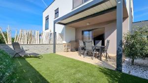 Nobles Neubauhaus mit privatem Garten, Liegen, Grill, Waschmaschine