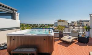 Exquisites Ferienhaus mit Penthouse-Dachterrasse, Whirlpool, Meerblick 