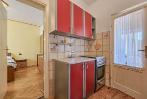 Vintage Apartment nur 60 Meter zum Strand mit Privatparkplatz, Aussenbereich, Grill 