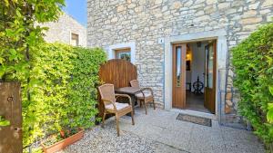 Cozy Studio im Steinhaus mit Pool, Klima, WiFi 