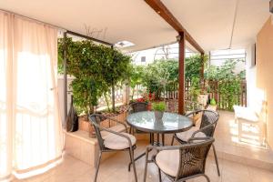 Malerisches Apartment mit toller Terrasse, Garten, Waschmaschine, WiFi