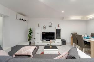 Malerisches Apartment mit toller Terrasse, Garten, Waschmaschine, WiFi 