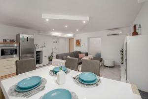 Malerisches Apartment mit toller Terrasse, Garten, Waschmaschine, WiFi 