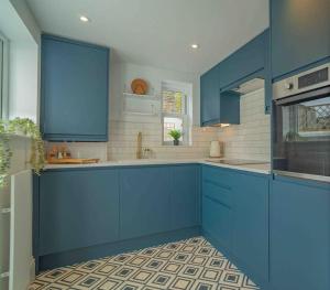 Ramsgate Family Cottage nr Beach -Harbour- Sleeps 4 - Garden - Parking on Street