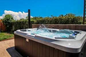 Cozy Ferienhaus mit Jacuzzi, Garten, Aussendusche, Grill