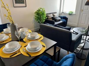 Cozy 2 BR apartment perfect for family friends