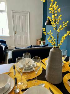 Cozy 2 BR apartment perfect for family friends